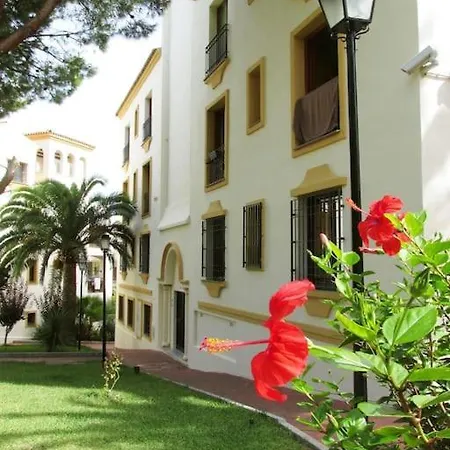 Duquesa 'penthouse' Large Apt Close To Port/beach Apartamento *