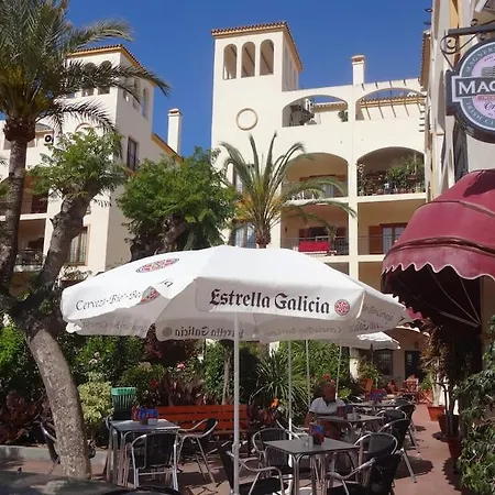 Duquesa 'penthouse' Large Apt Close To Port/beach Apartamento