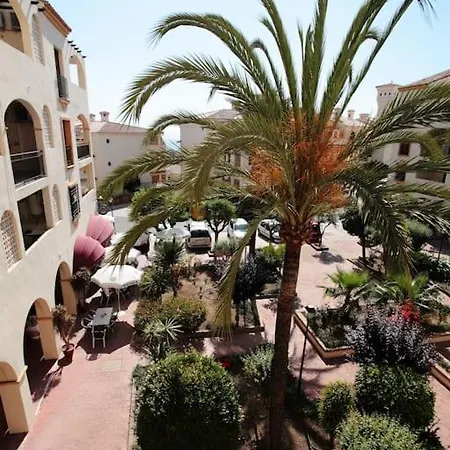 Duquesa 'penthouse' Large Apt Close To Port/beach Apartamento *
