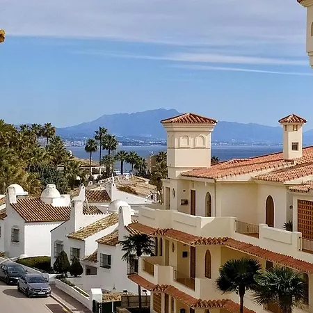 Duquesa 'penthouse' Large Apt Close To Port/beach Manilva