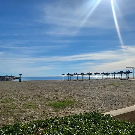 Duquesa 'penthouse' Large Apt Close To Port/beach *