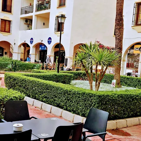 Duquesa 'penthouse' Large Apt Close To Port/beach Apartamento *