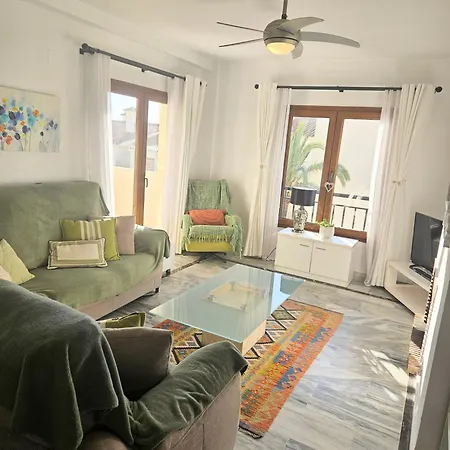 Duquesa 'penthouse' Large Apt Close To Port/beach Apartamento