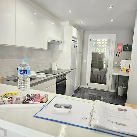 Duquesa 'penthouse' Large Apt Close To Port/beach Apartamento *