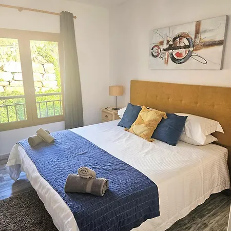 Duquesa 'penthouse' Large Apt Close To Port/beach