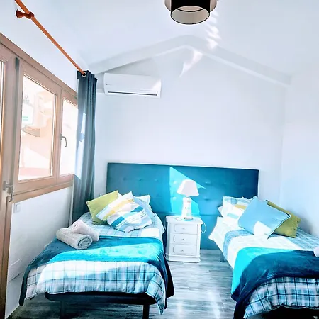 Duquesa 'penthouse' Large Apt Close To Port/beach Apartamento *